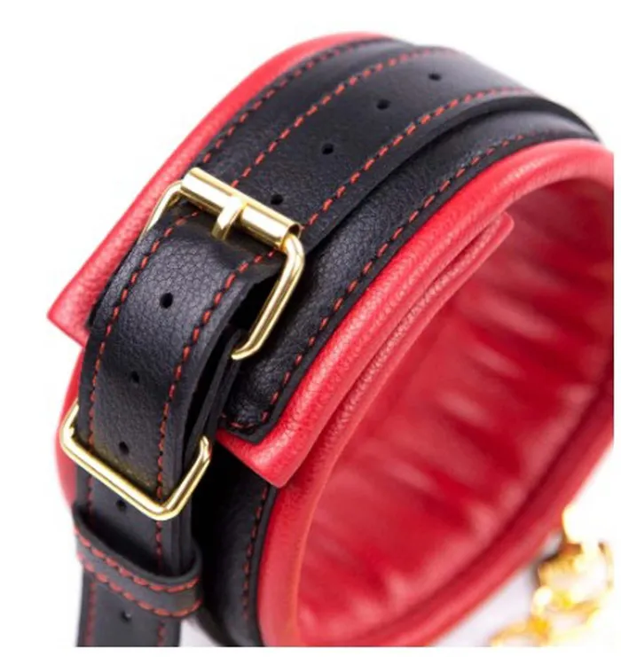 Smart Moves - Collar met Gouden Ketting - Zwart/Rood | Smart Moves Vibrators Smart Moves - Collar met Gouden Ketting - Zwart/Rood | Smart Moves Vibrators